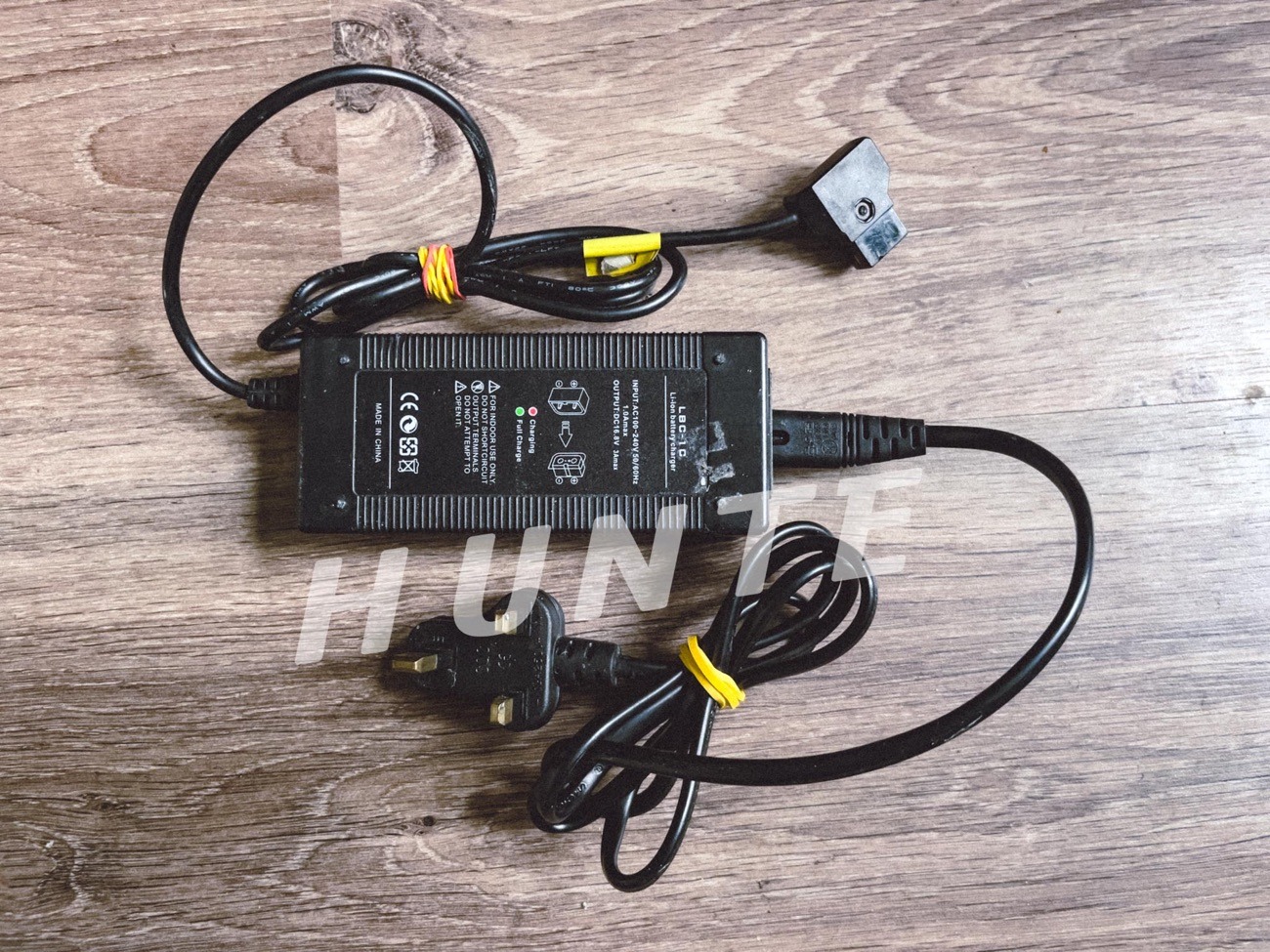 V mount battery charger