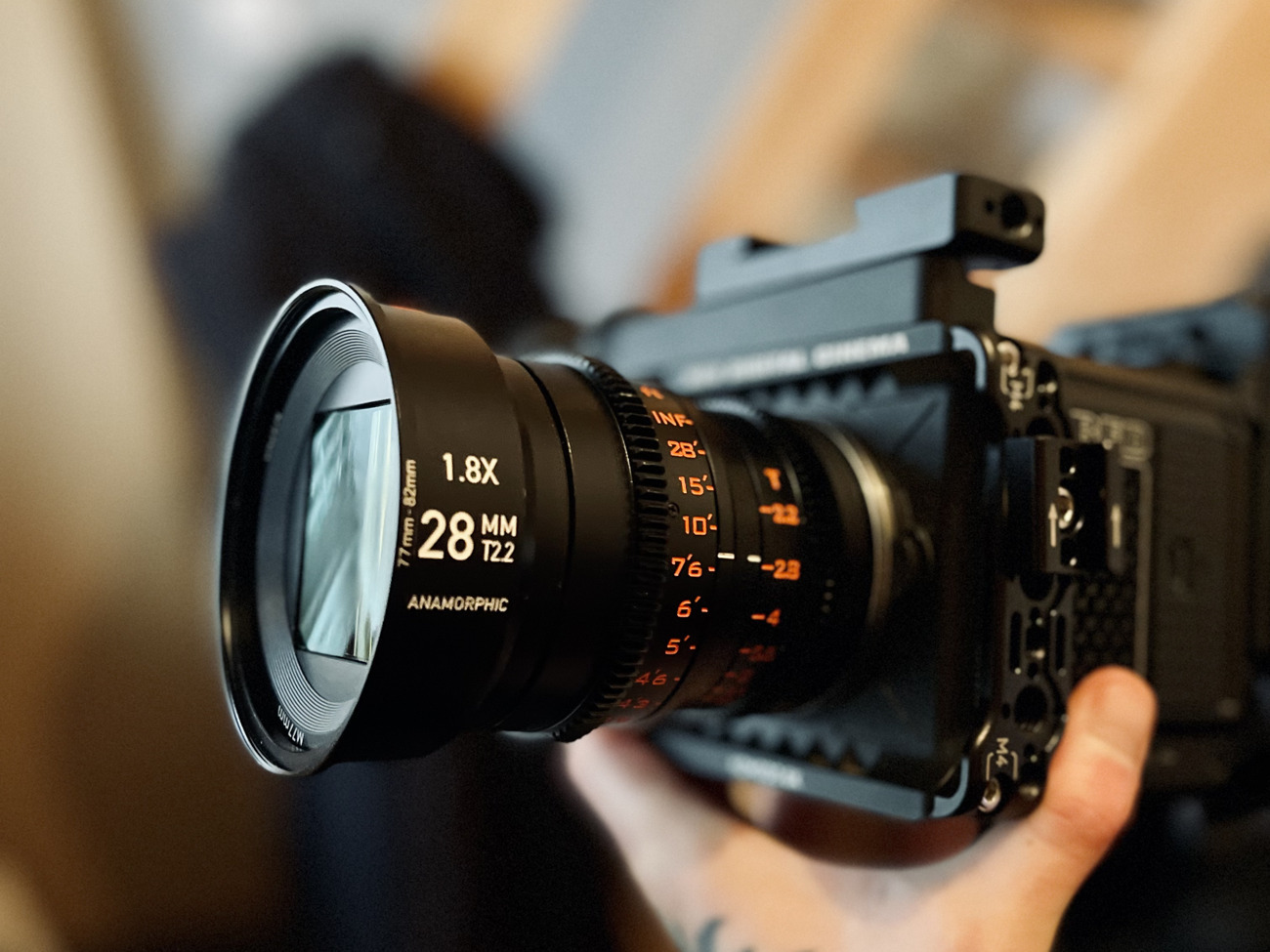 Vazen 28mm t2.2 1.8x anamorphic rf - amber flare 