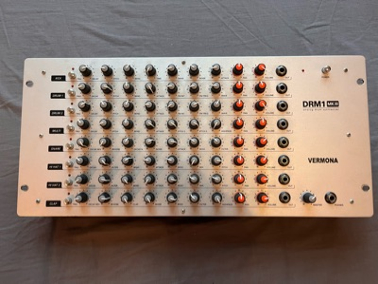Vermona DRM1 MK III ドラムマシン（Roland AIRA おます series TR-8S 