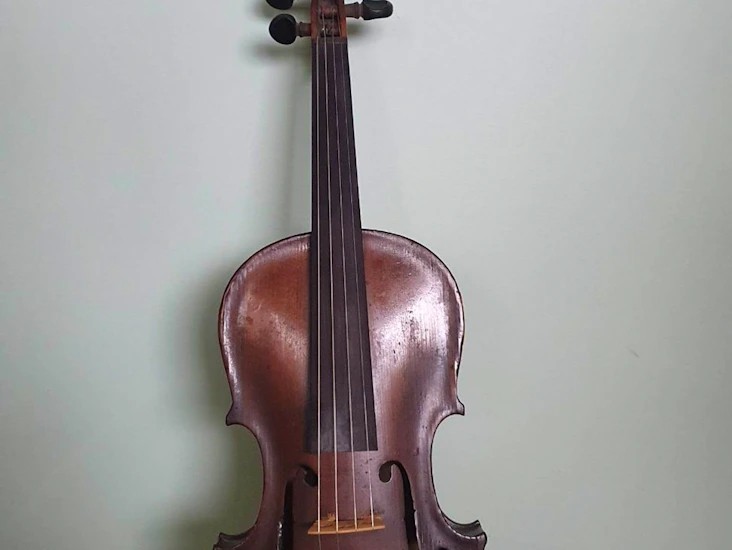 Very old full-size violin for rent