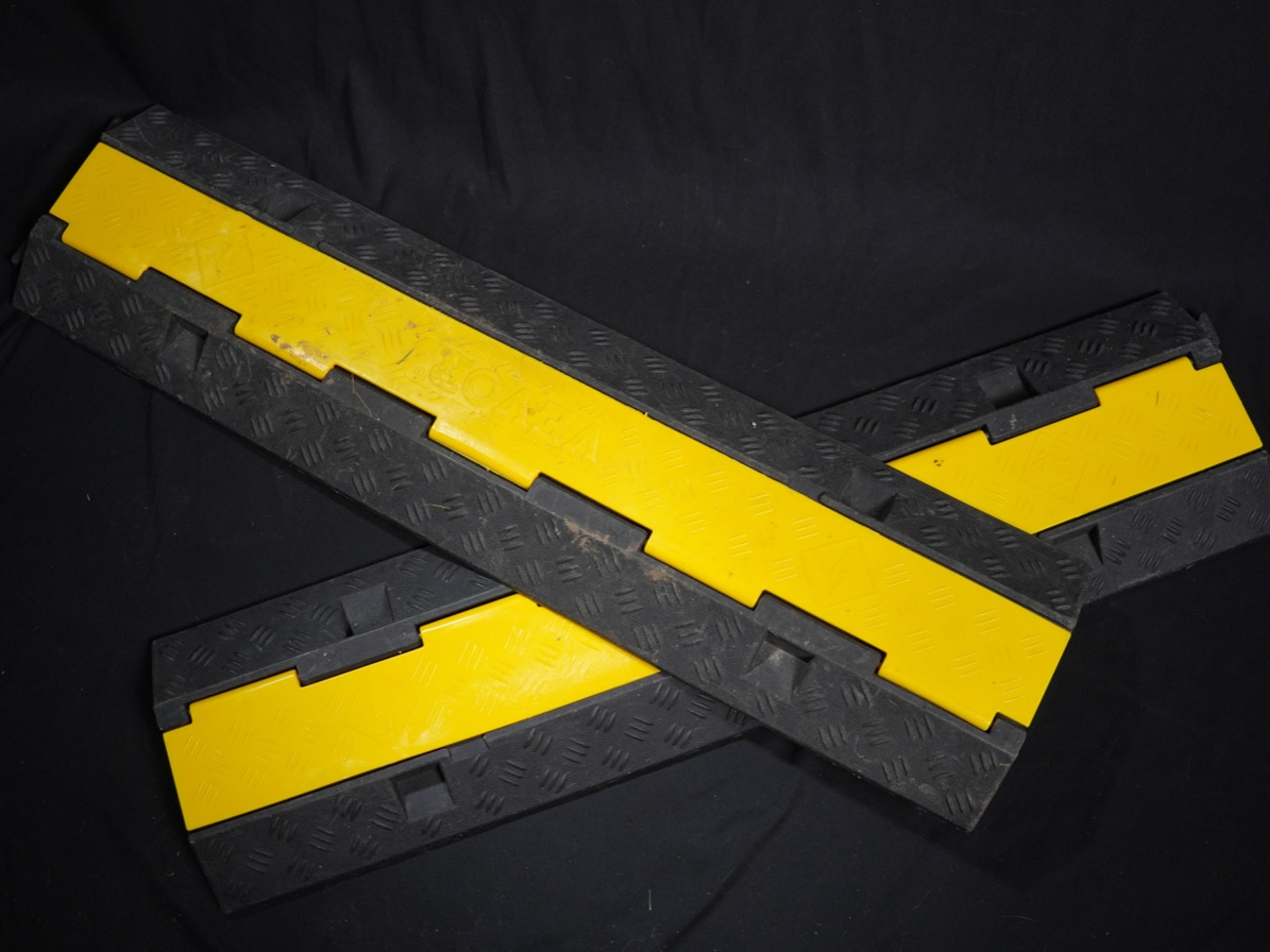 Vevor 1m, 2 channel cable ramps x 2