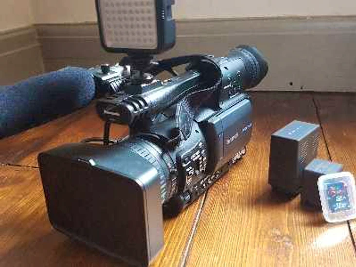 Video camcorder - panasonic ag-hmc 151 1080p