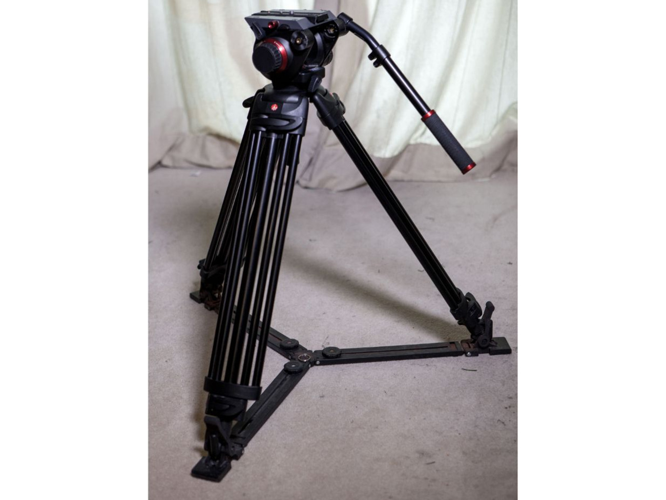 Video tripod