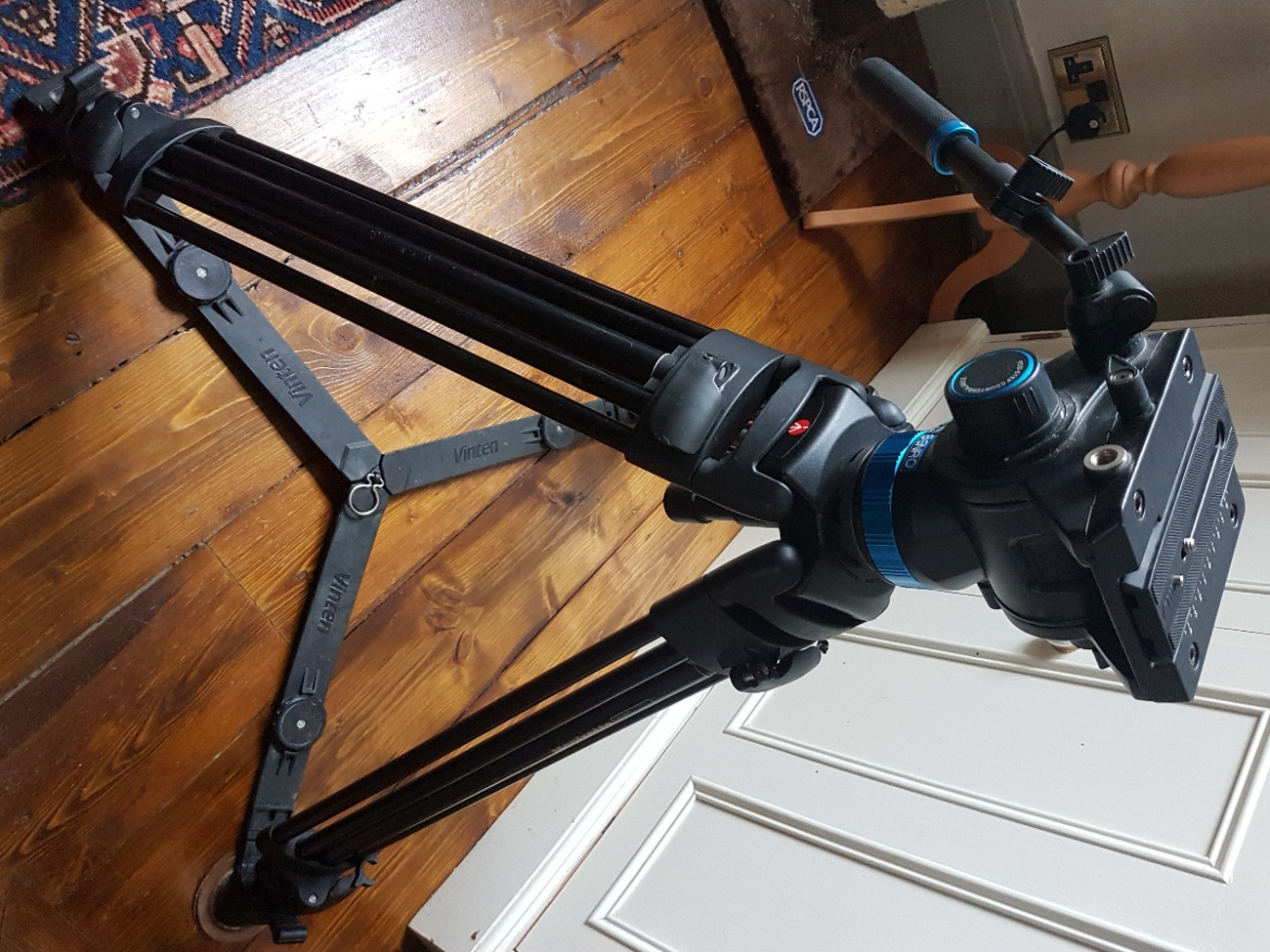 Video tripod