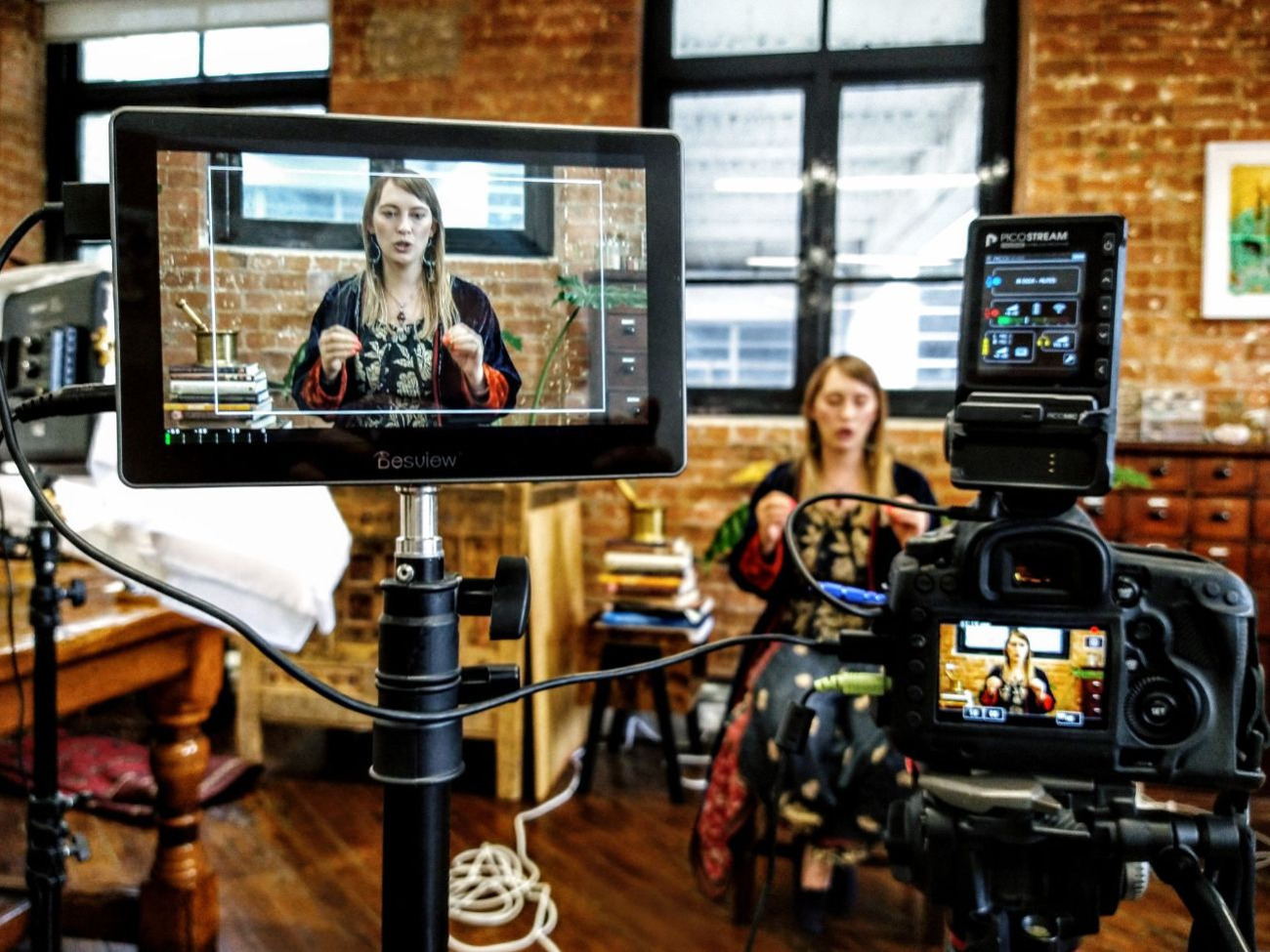 Professional videographer, camera operator & editor hire + full canon kit |