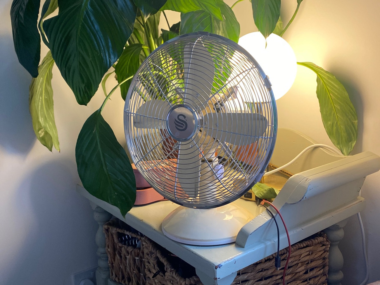 Vintage 1940's retro fan (cream)