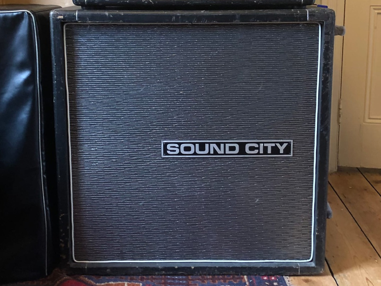 Rent Vintage 1969 Dallas Arbiter Soundcity Guitar 4x12 Cab from