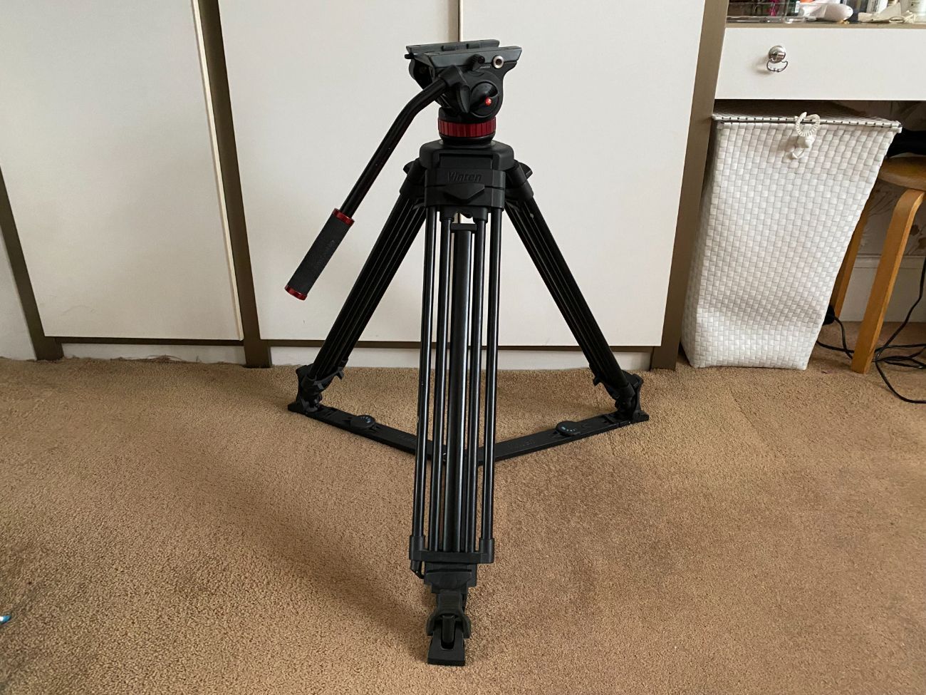 Vinten heavy duty fluid head tripod