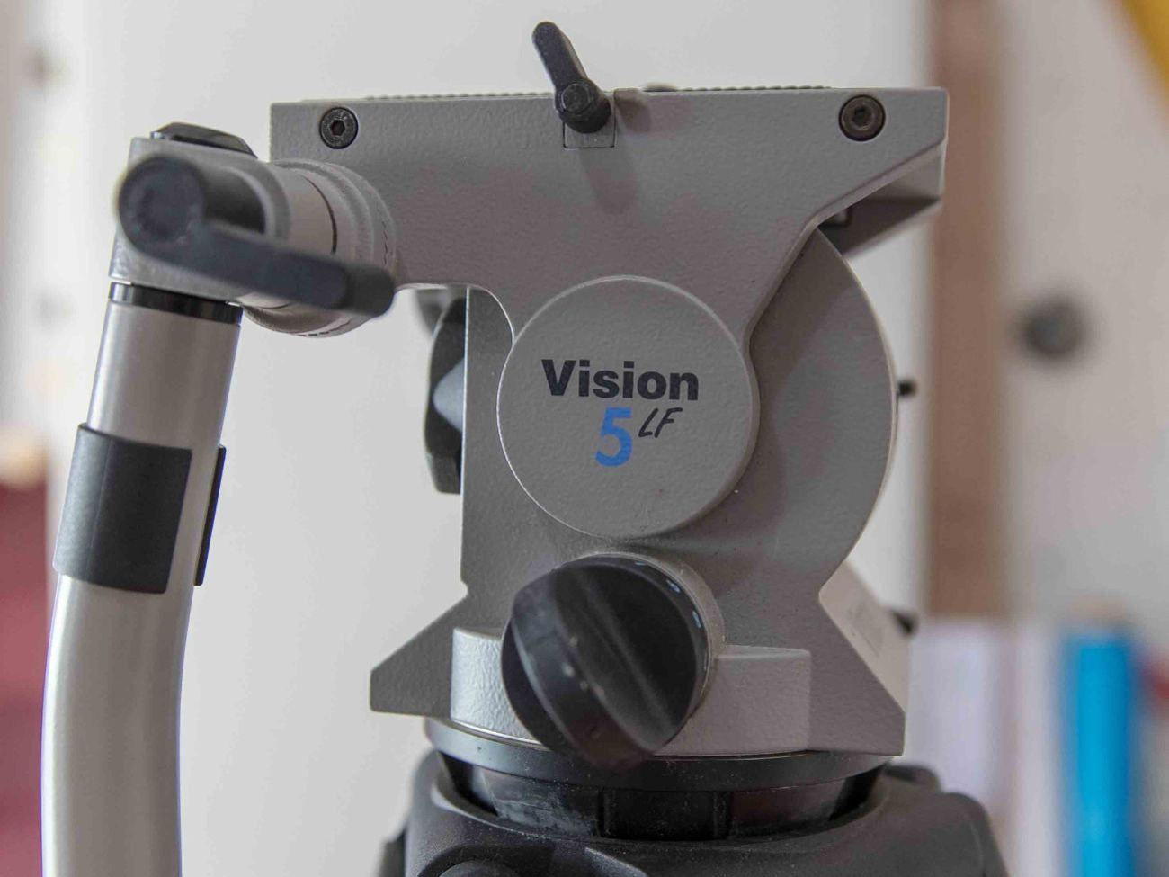 Tripod. vinten with vision 5lf head