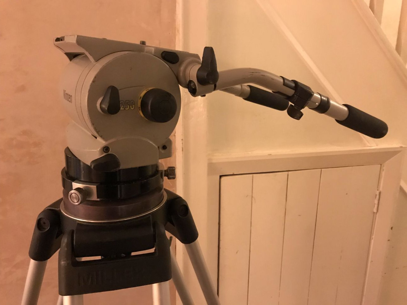 Vinten vision 250 with miller legs (150 bowl)