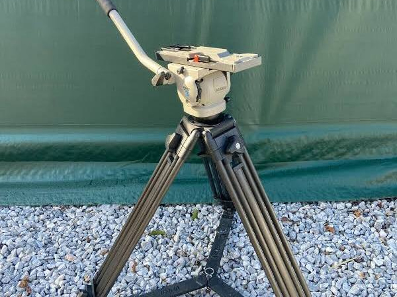 Vinten vision 3 tripod 