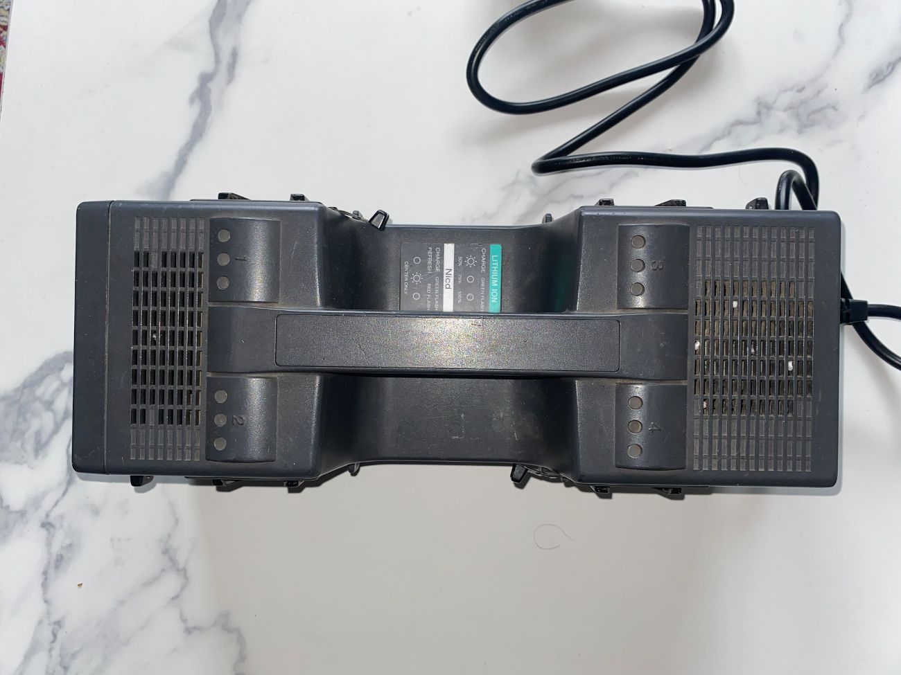 V-lock battery charger