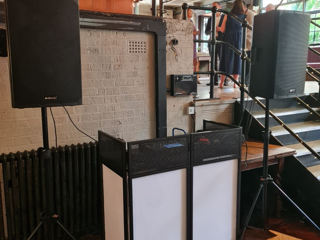 Vonyx db4 foldable dj booth stand with case