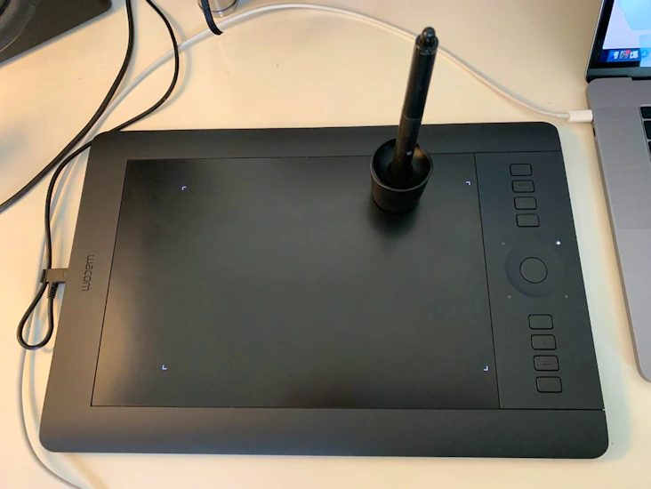Wacom intuos pro creative pen tablet (medium)