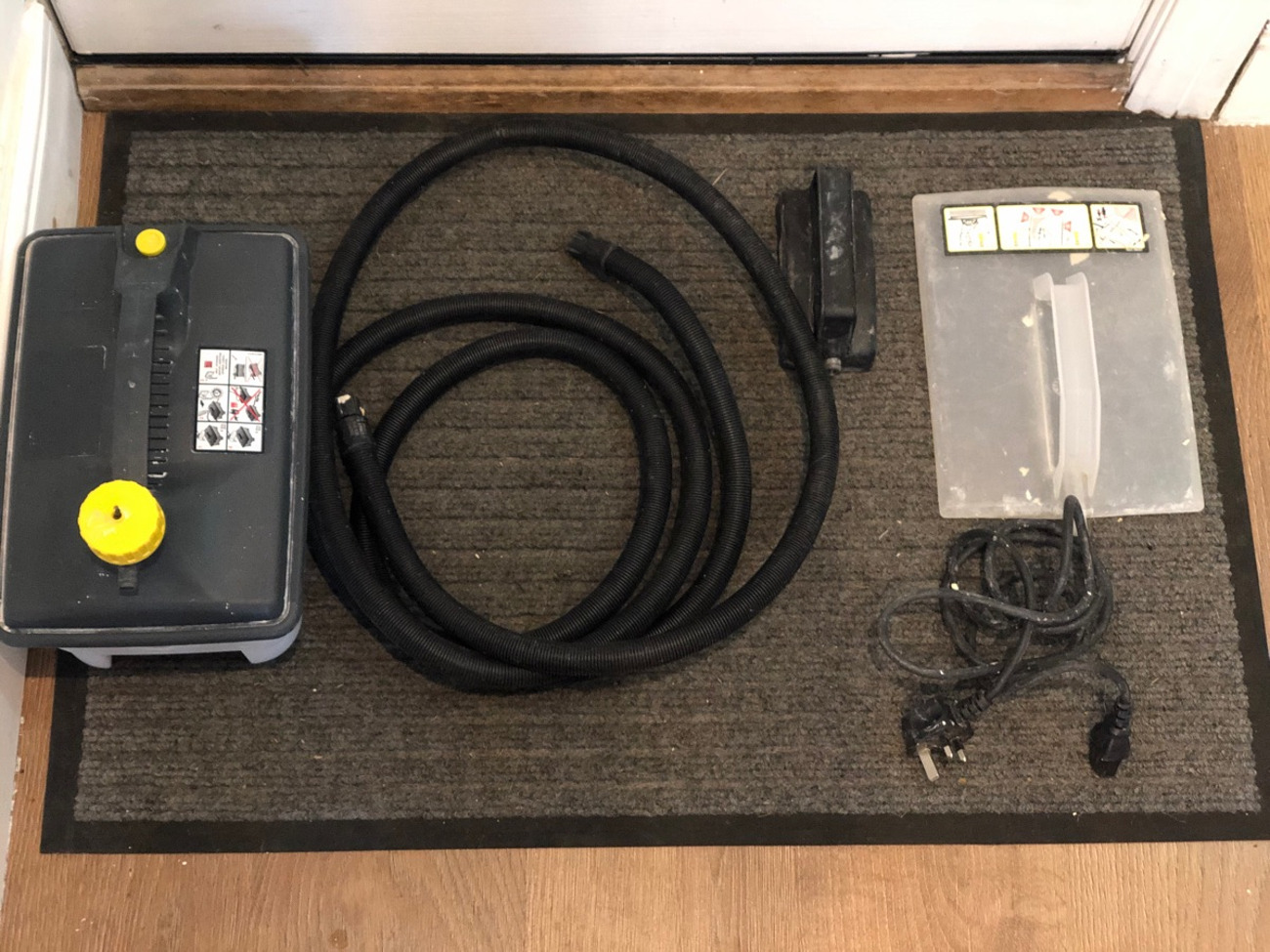 Wallpaper stripper / steamer