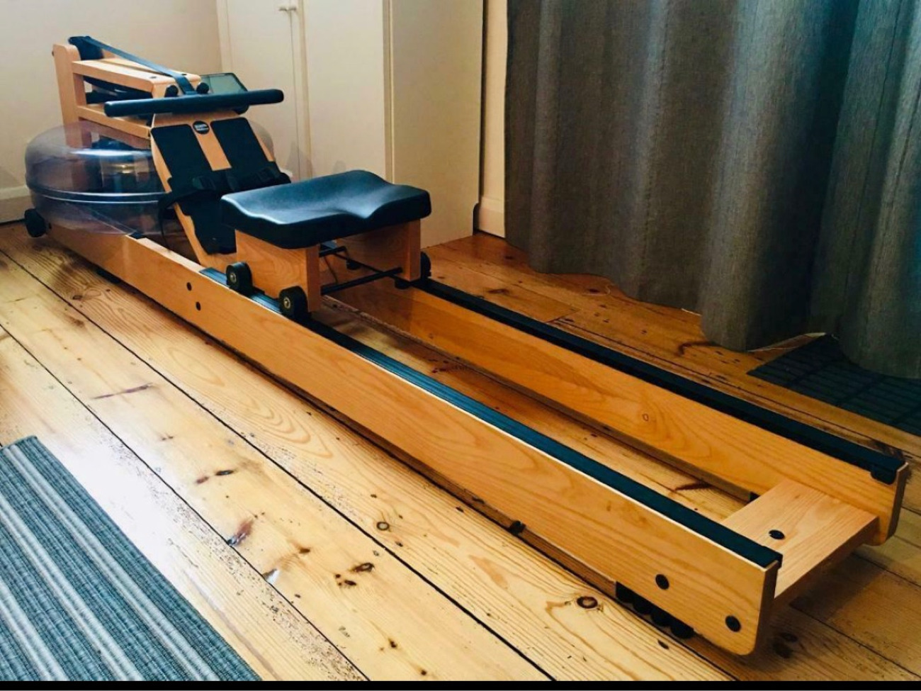 Water rowing machine