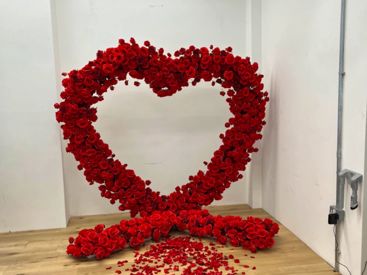 Proposal red roses heart arch