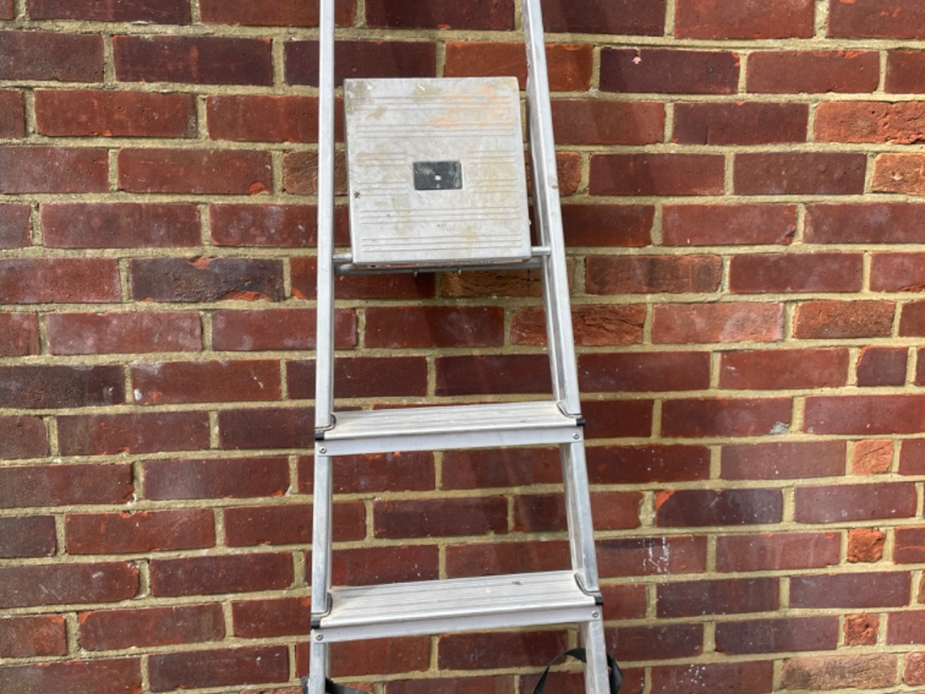 Werner 3 step high handrail stepladder 