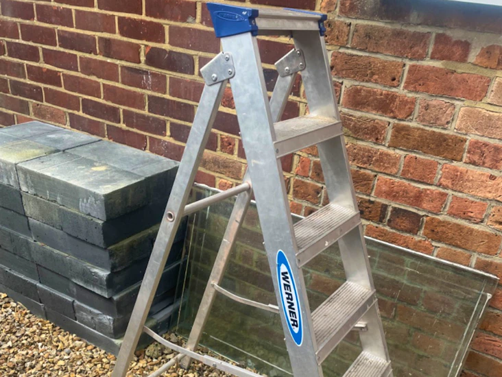 Werner 6 tread swing back step ladder