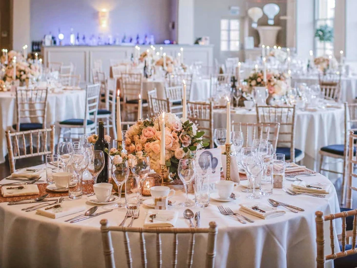 White round table cloth