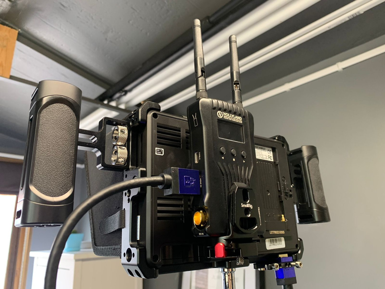 Wireless director's/dop/follow focus monitor