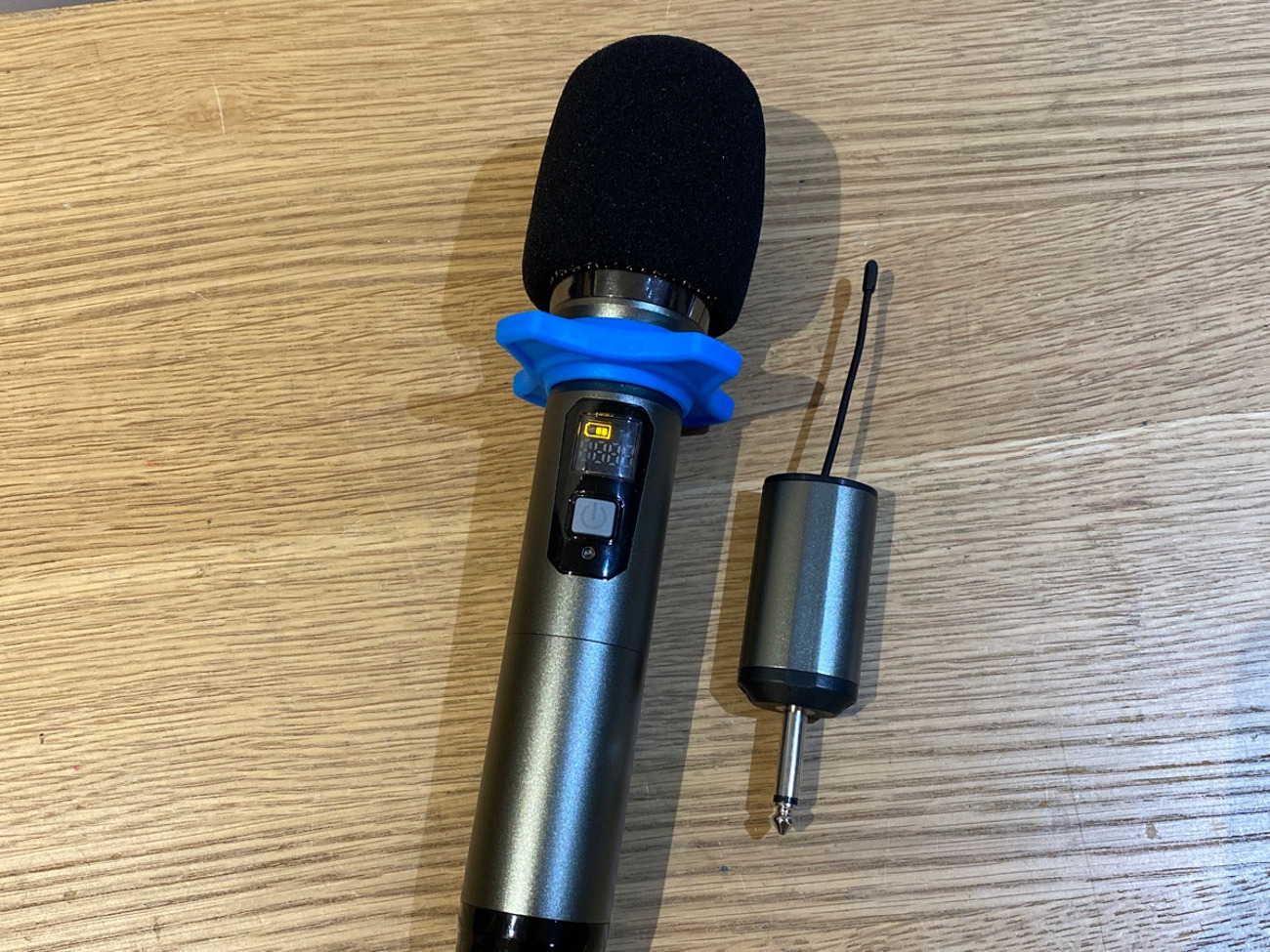 Wireless handheld mic for jack input