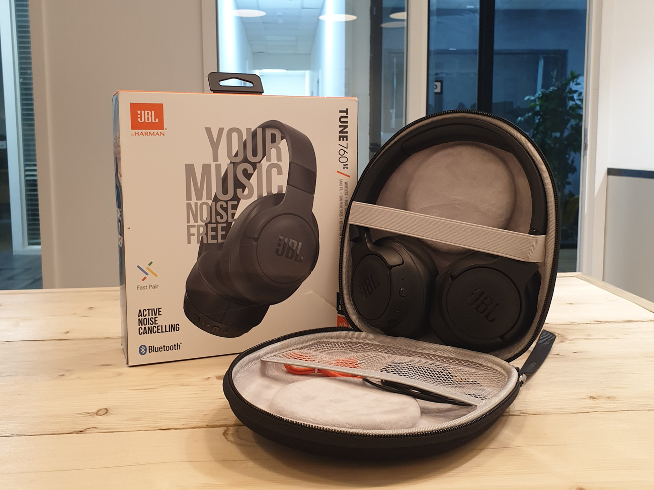 Wireless headphones jbl tune 760nc