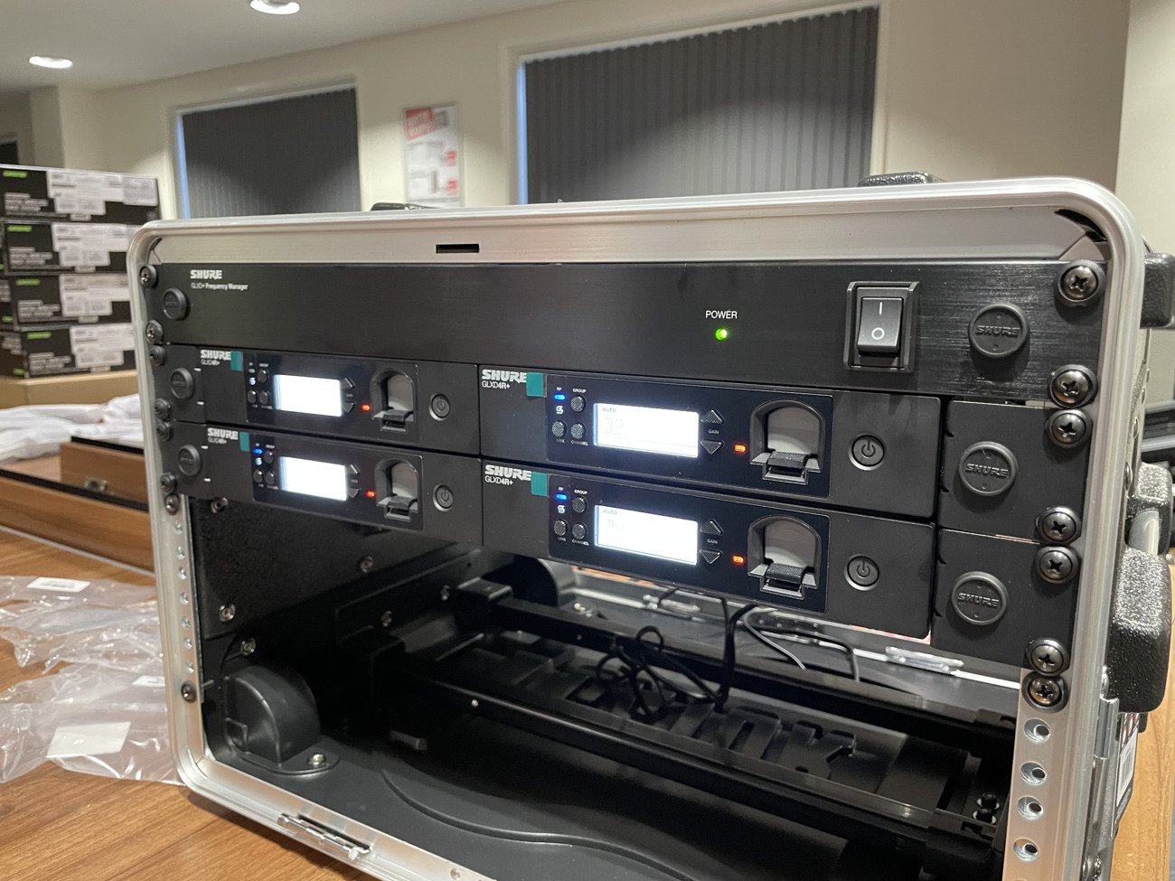 Wireless microphone rack (4x shure glxd+)