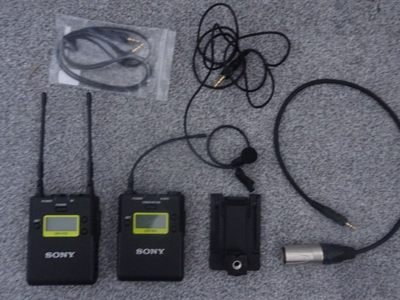 Wireless microphone sony uwp-d11/k33 (radio channel 33)