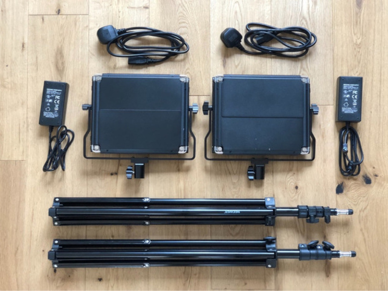 X2 neewer 660 bi-colour led light panel and batteries