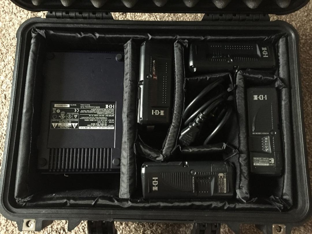X4 v-lock idx 146w batteries + charger + peli