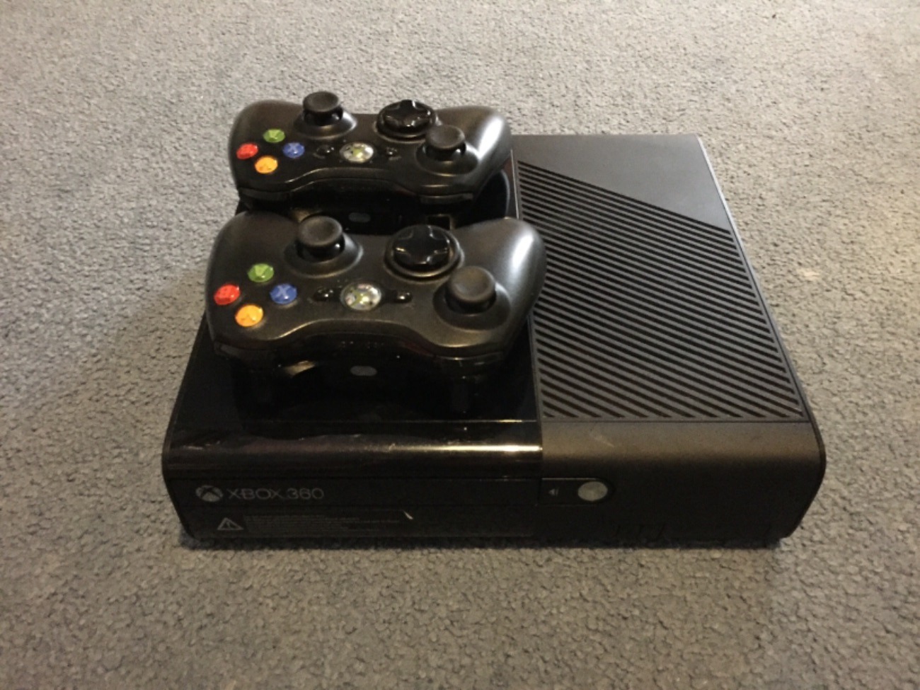 Xbox popular 360 with Two controllers