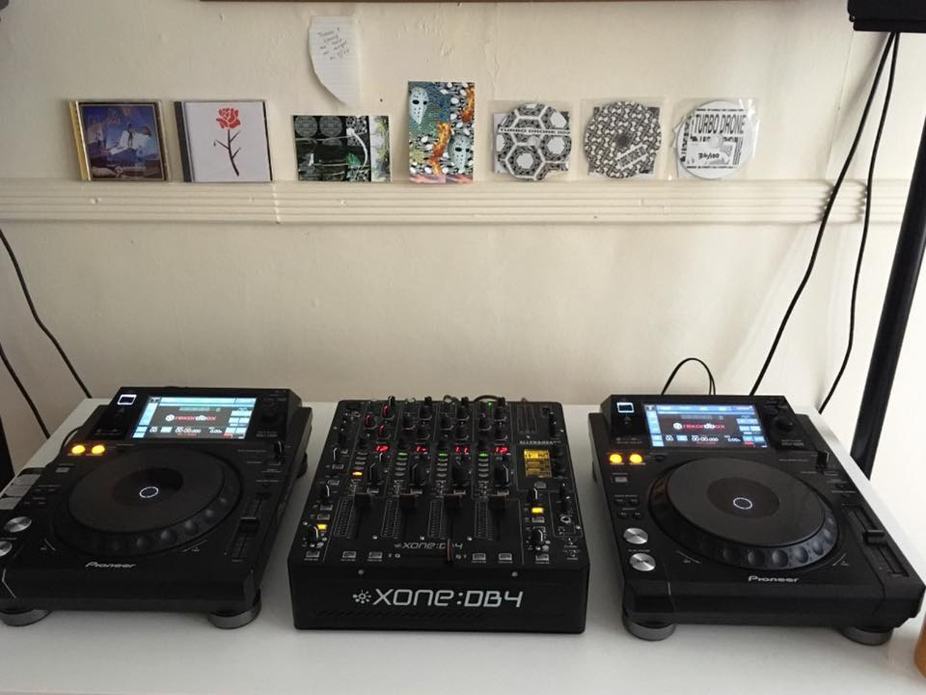 Xdj1000s x 2 (cdj2000 cdj900 cdj3000 nexus alternative)