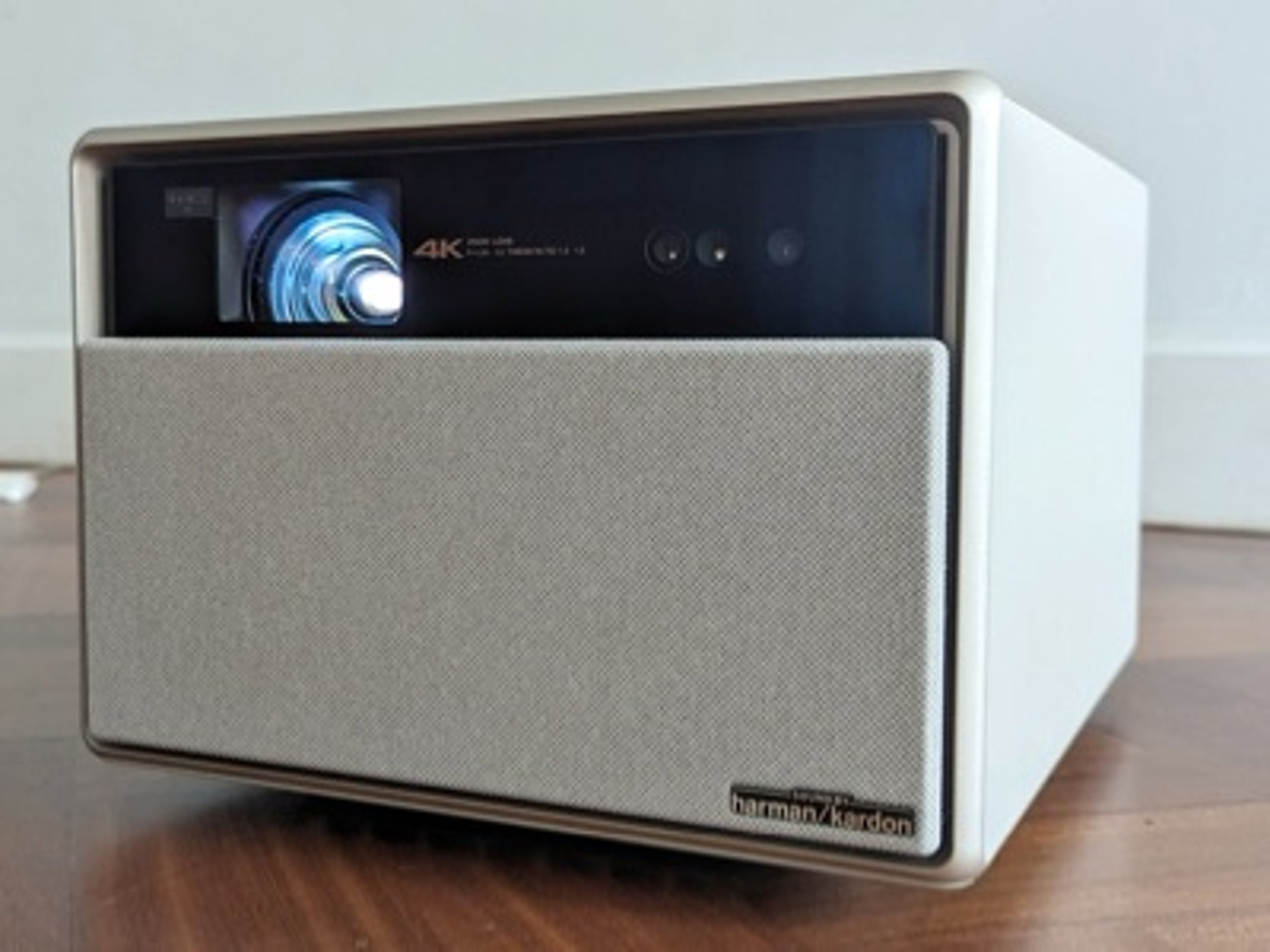 Xgimi ultra: 4k laser dlp projector