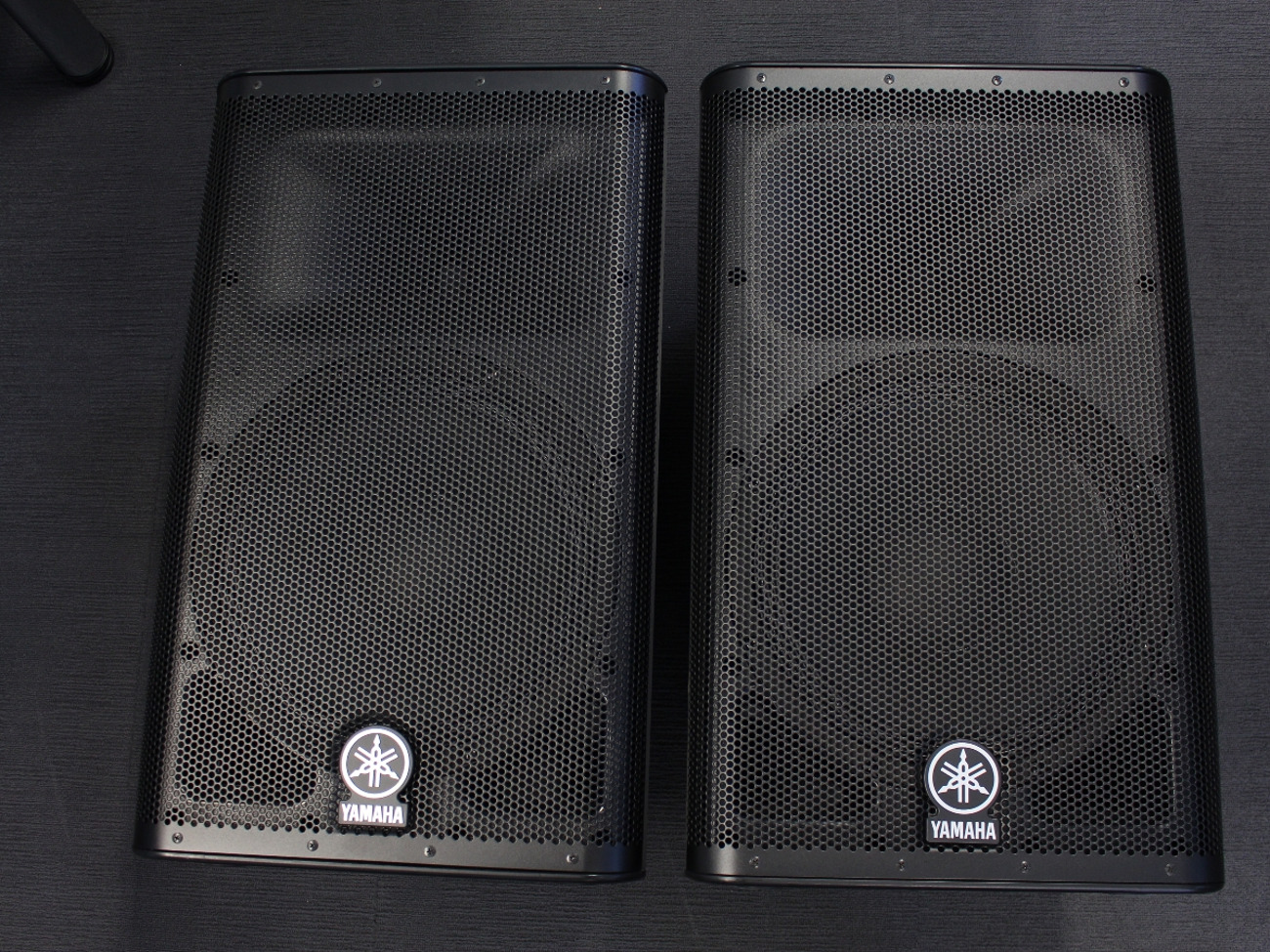 Yamaha dxr12 1100w active speaker