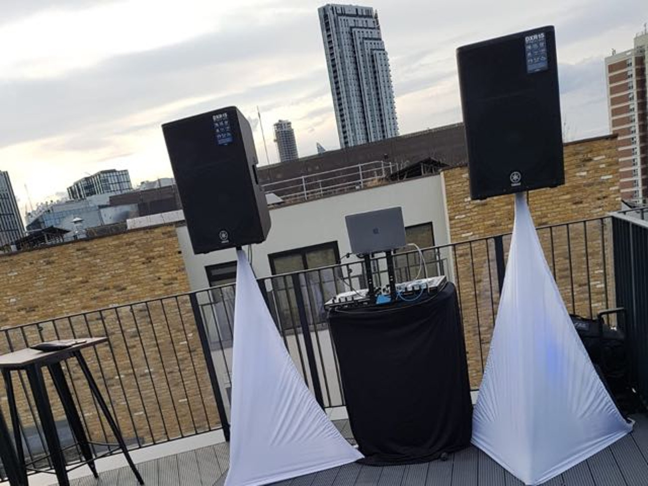 Yamaha dxr15 speakers (active) with stands and xlr cables