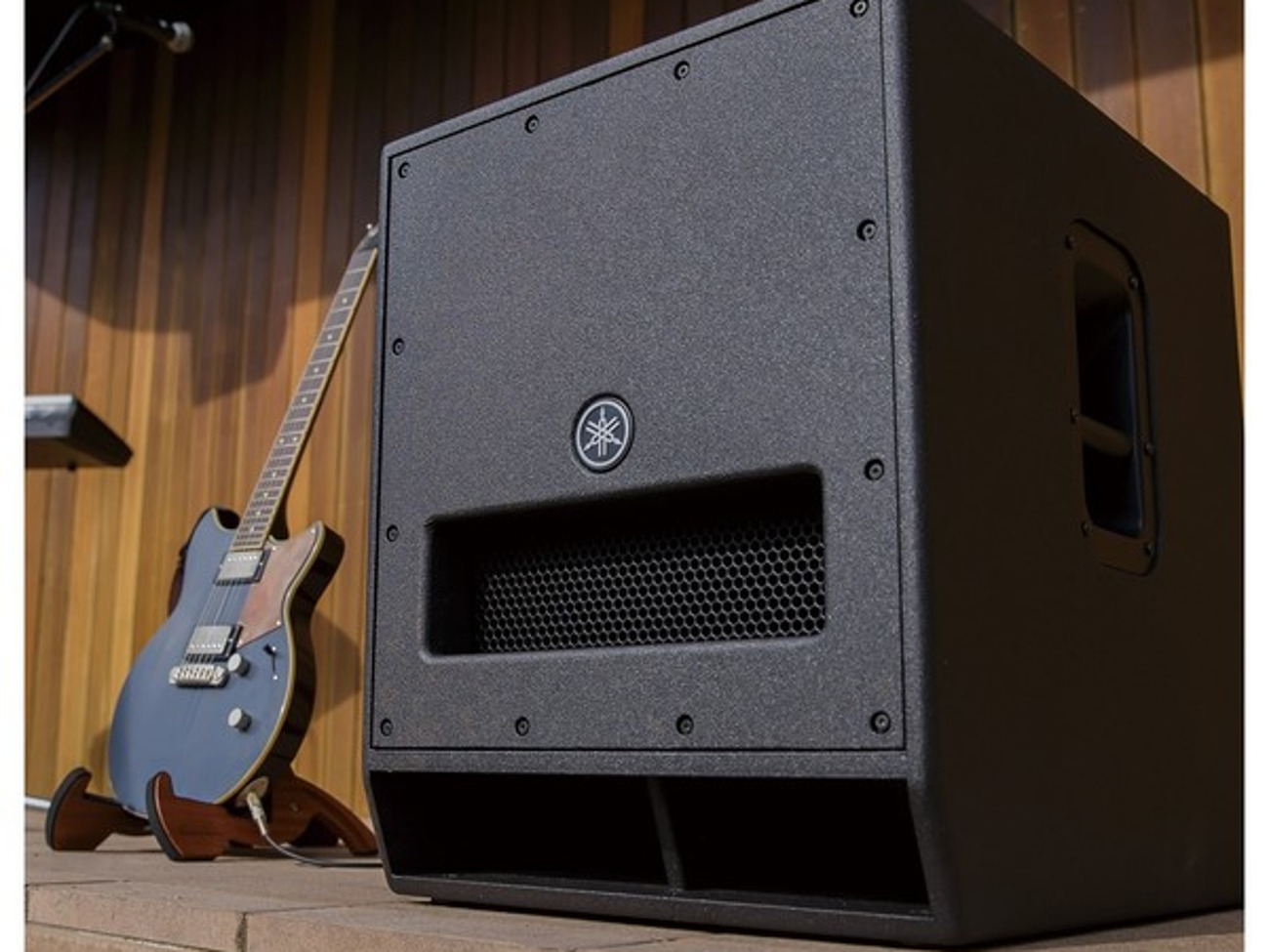 Yamaha dxs15 active subwoofer