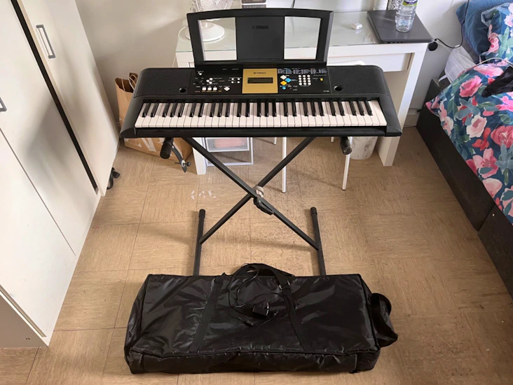 Yamaha electric keyboard/ piano