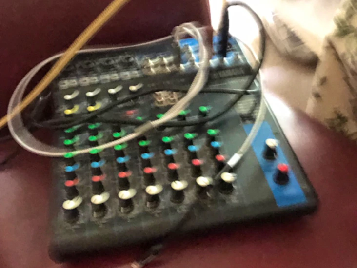 Yamaha mg10 mixing console