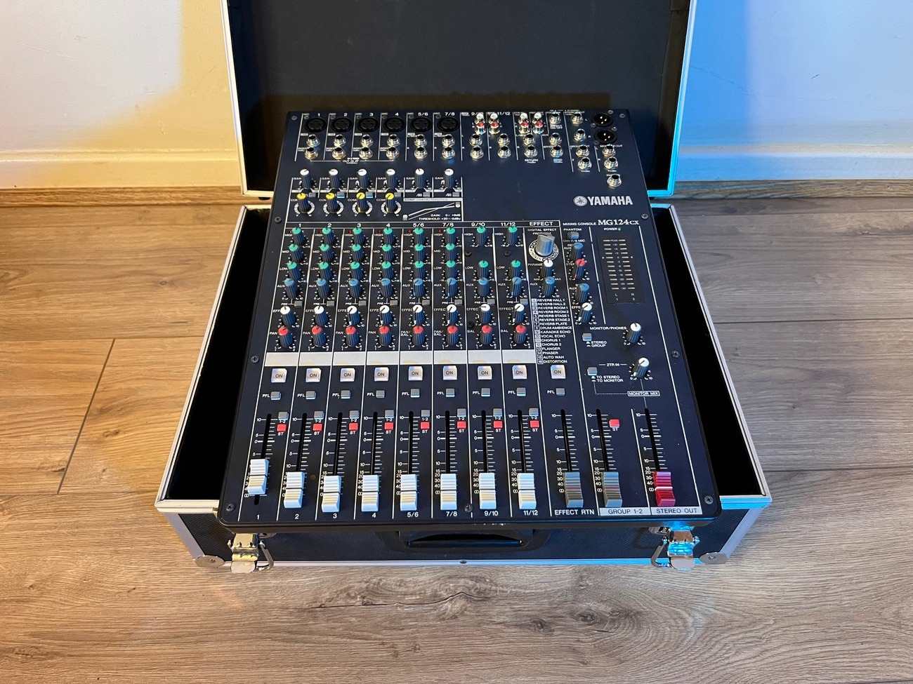 YAMAHA MG124CX アナログミキサー Yamaha MG124C アナログミキサー YAMAHA MG124CX アナログミキサー
