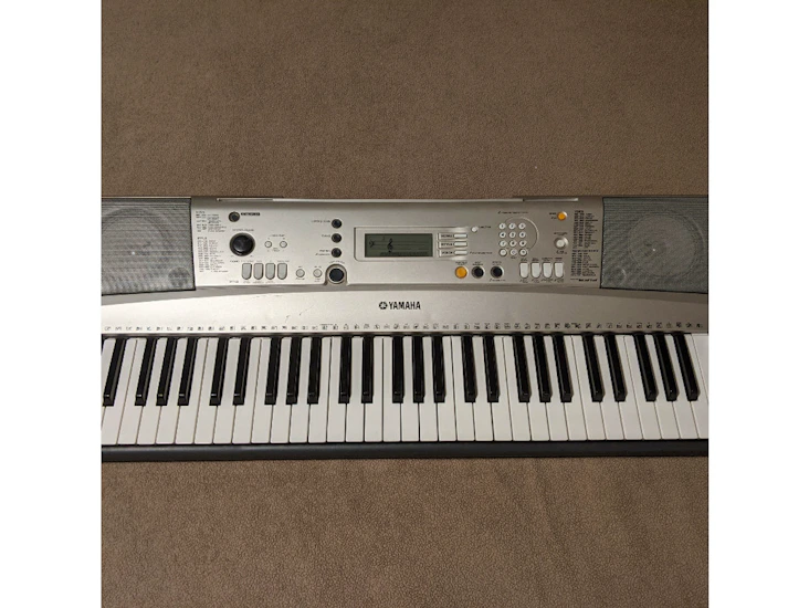 Yamaha piano keyboard