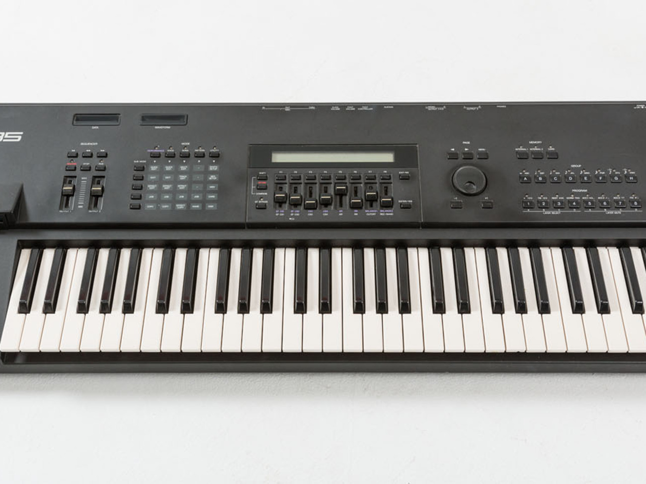 Yamaha sy85 synthesizer / workstation