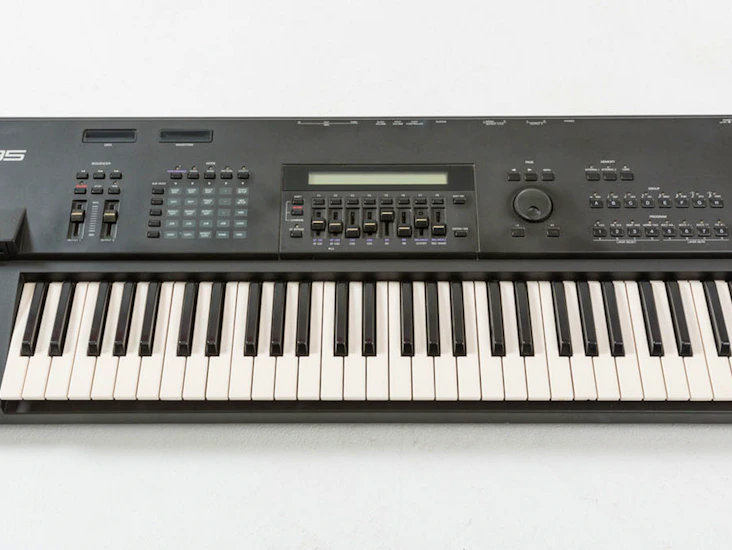Yamaha sy85 synthesizer / workstation