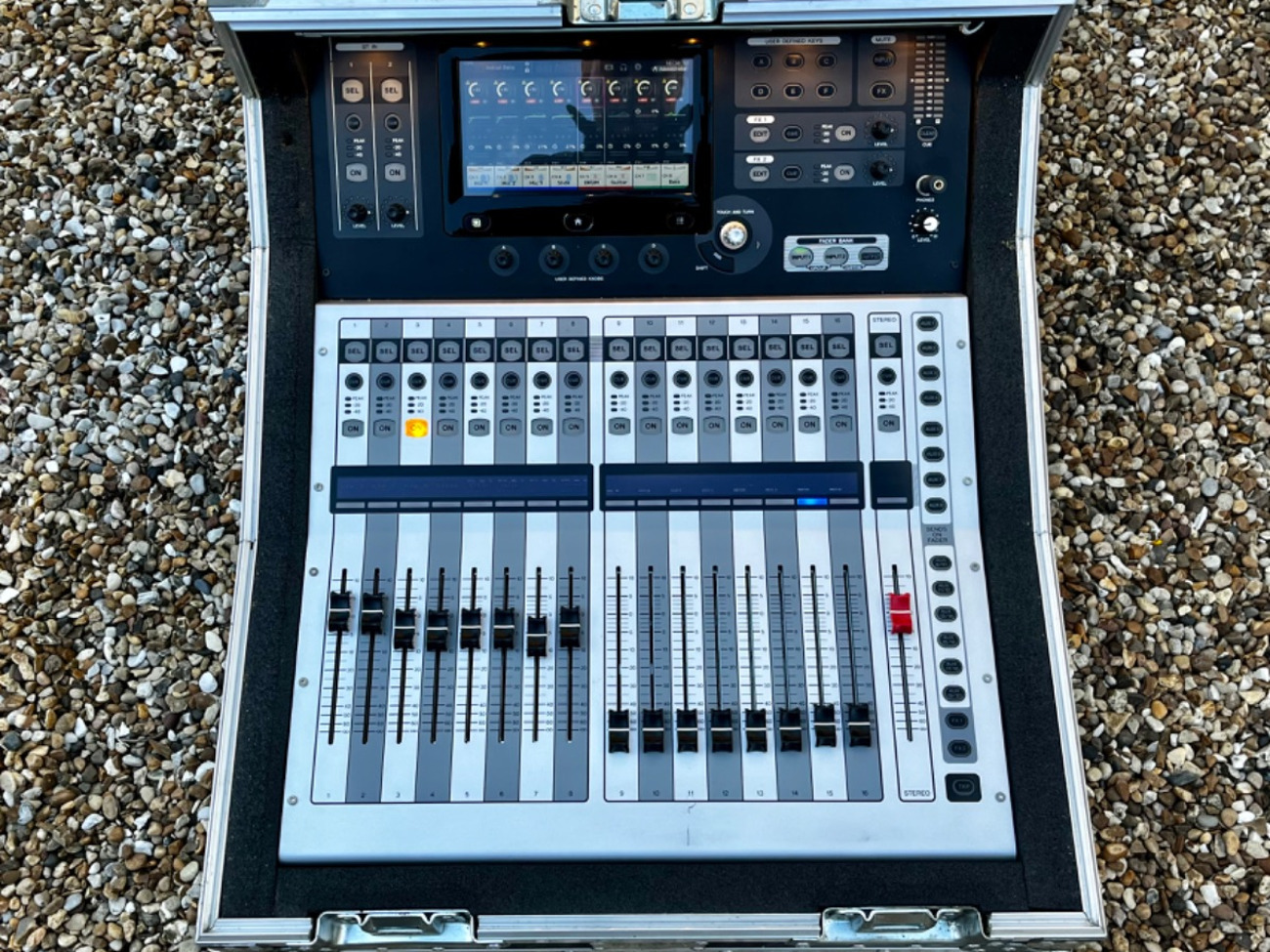 Yamaha tf1 - 16 channel digital mixer