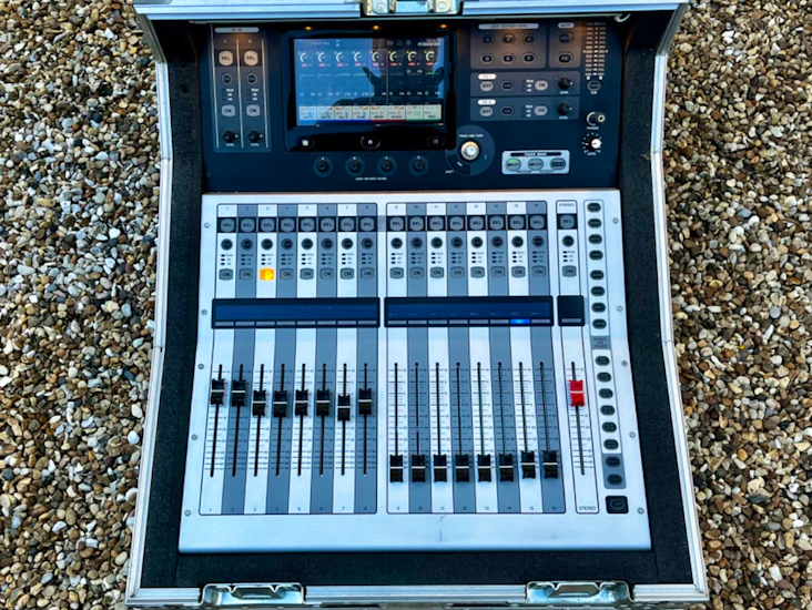 Yamaha tf1 - 16 channel digital mixer