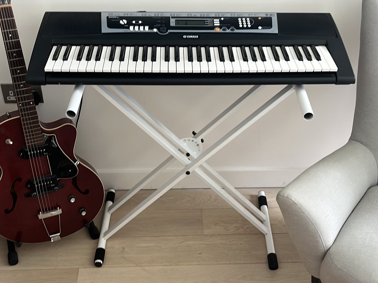 Rent Yamaha YPT 210 Keyboard from Courtney P Greenwich Peninsula for 3 10 day