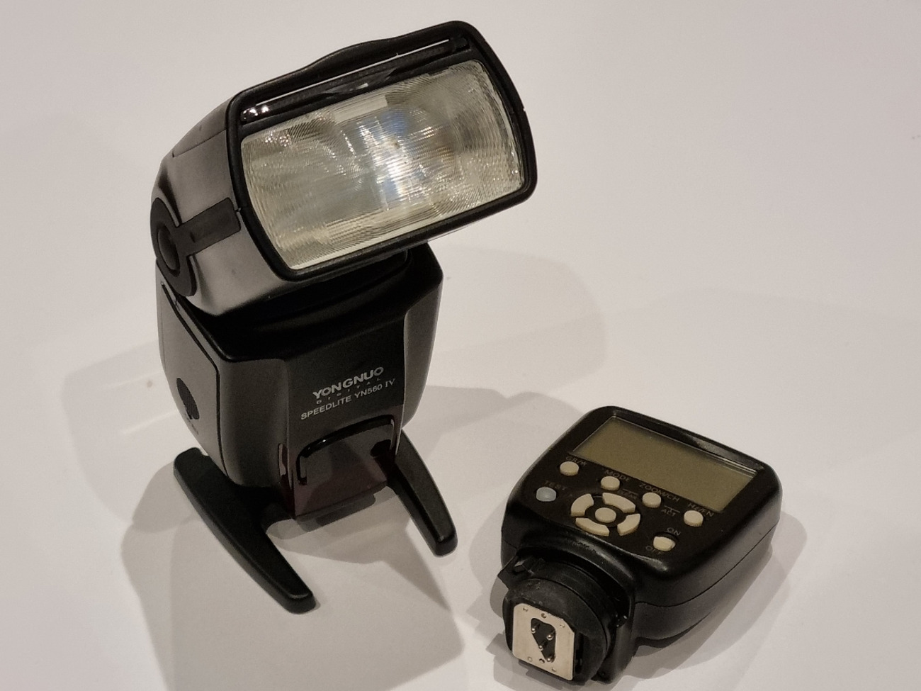 Yongnuo yn560 iv speedlite flash with trigger ( nikon )