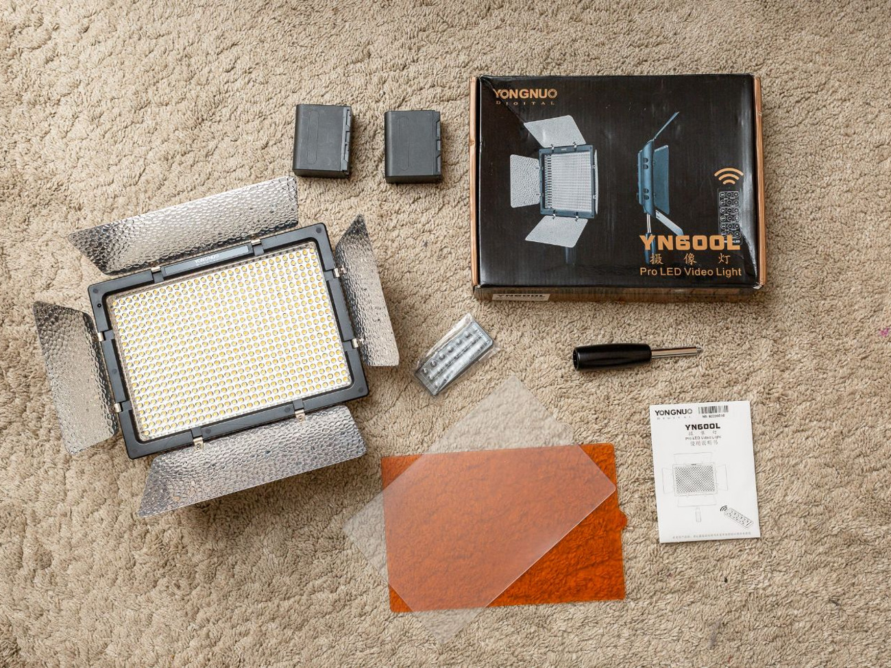 Yongnuo yn600l pro led video light