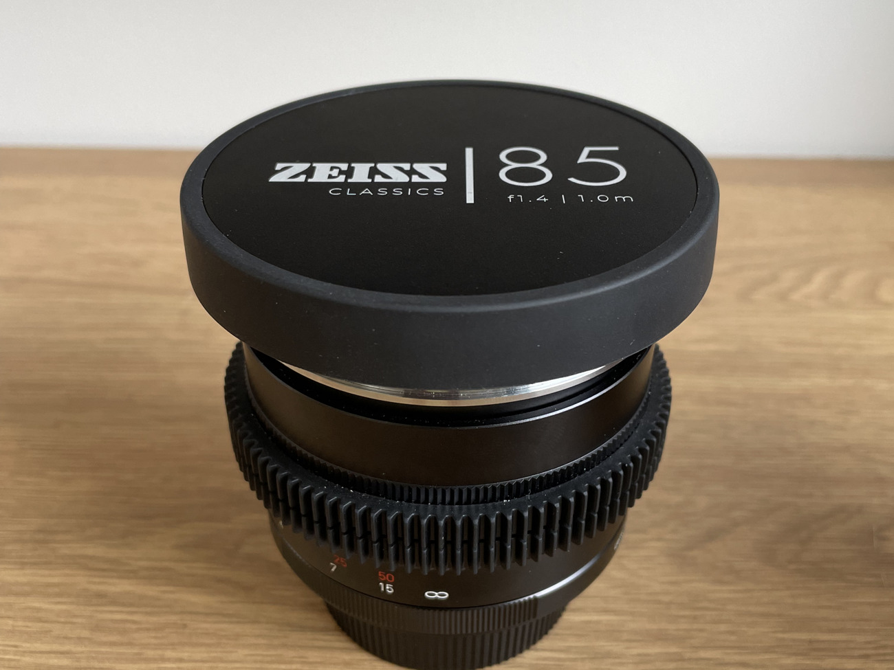 Zeiss ze classic planar 85mm f1.4 ef lens cine mod