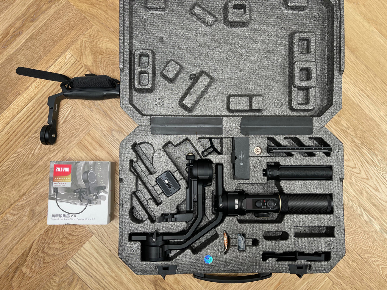 Zhiyun crane 2s with follow focus